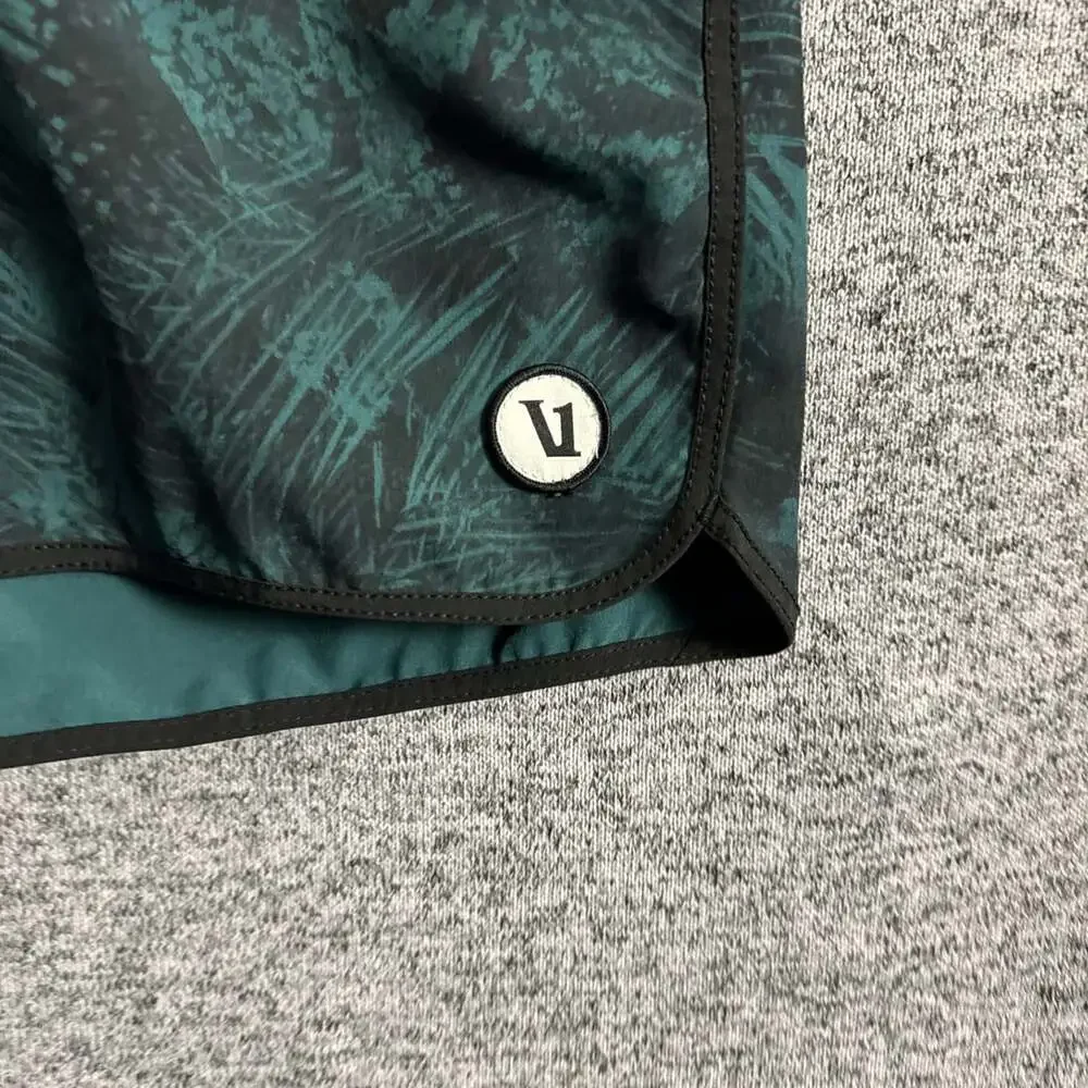 Vuori Men's Size 30 Black Green Polyester Cruise Boardshorts Summer Vacation 7